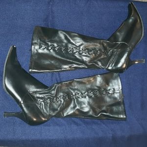 Predictions Size 7 1/2 Black Zip Up Heeled boots